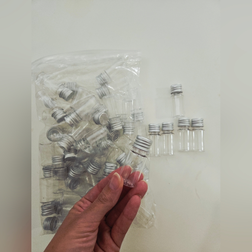15pcs Clear Plastic Container with Silver Caps